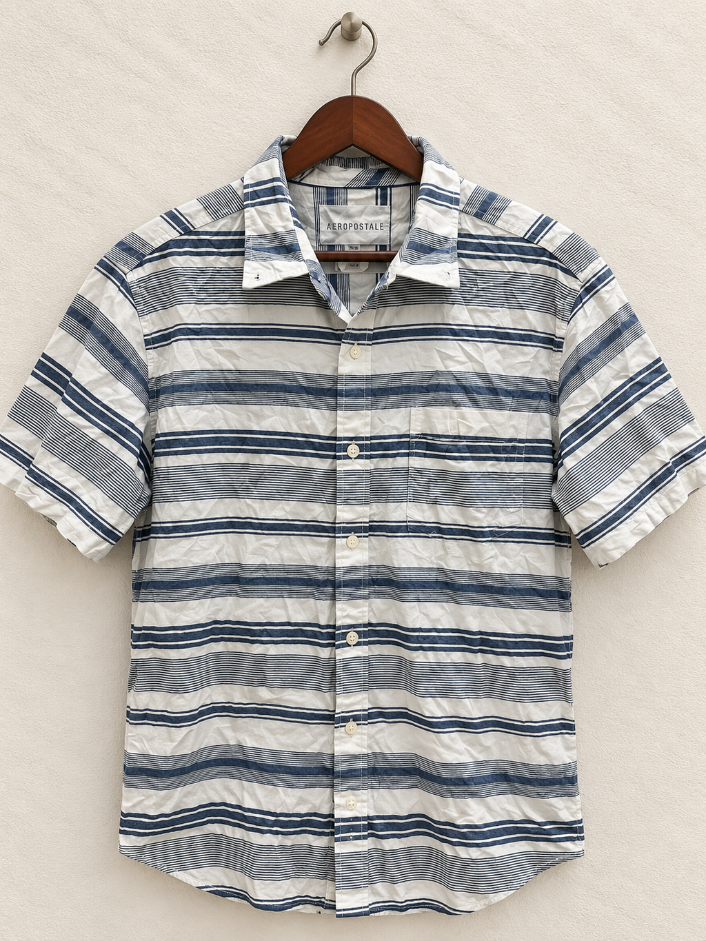 Aéropostale Men's Blue & White Striped Short Sleeve Button-Down Shirt  Size - L