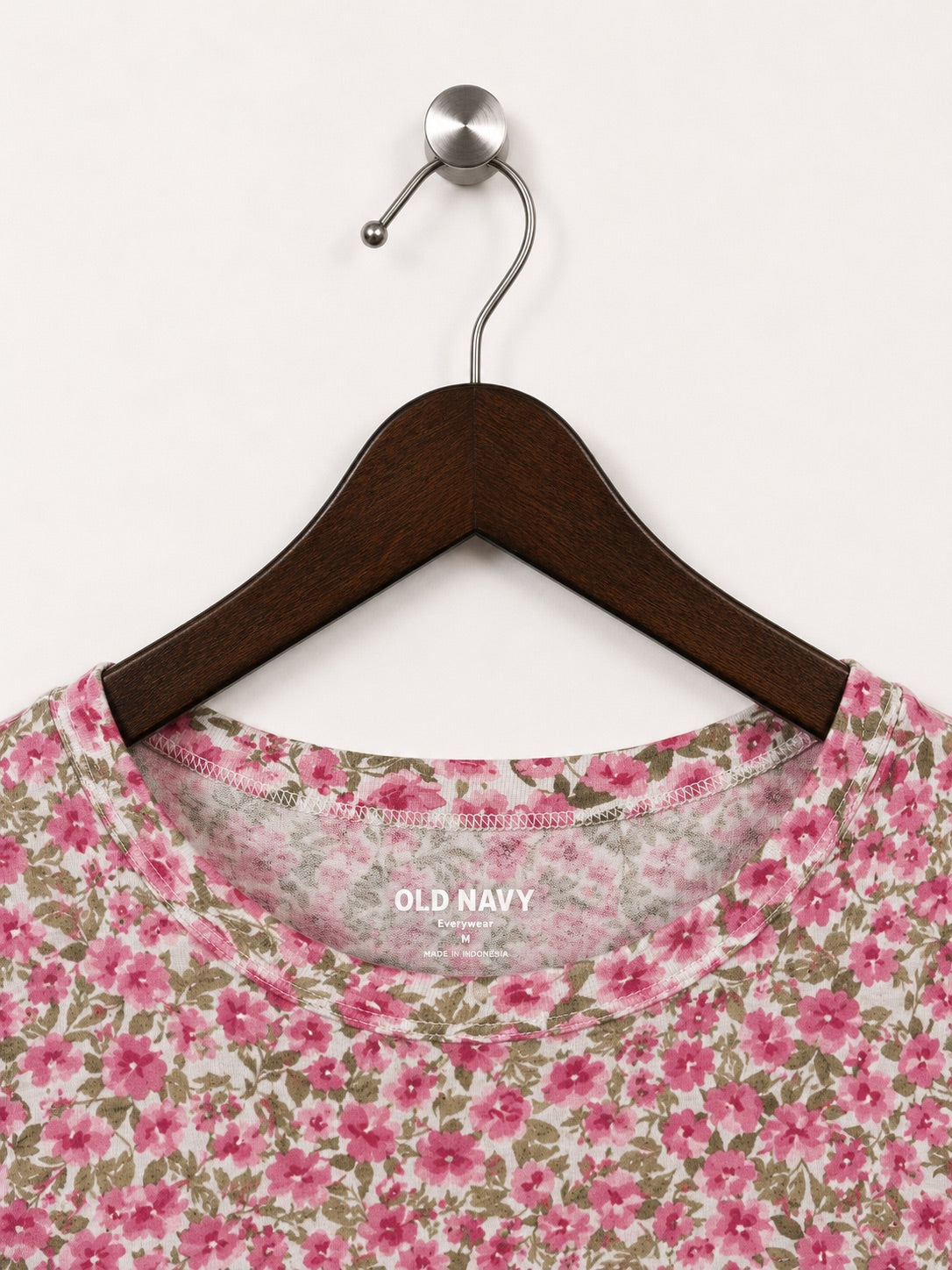 Old Navy Everywear Women's Pink Floral Crewneck T-Shirt – Size M