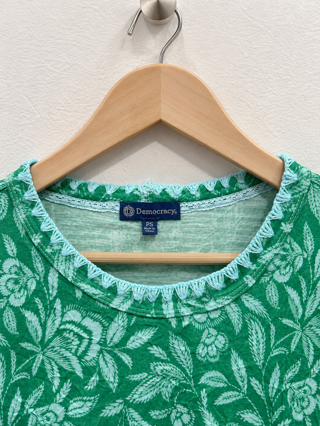 Democracy Green Floral Print Crochet Trim Top - Petite Small