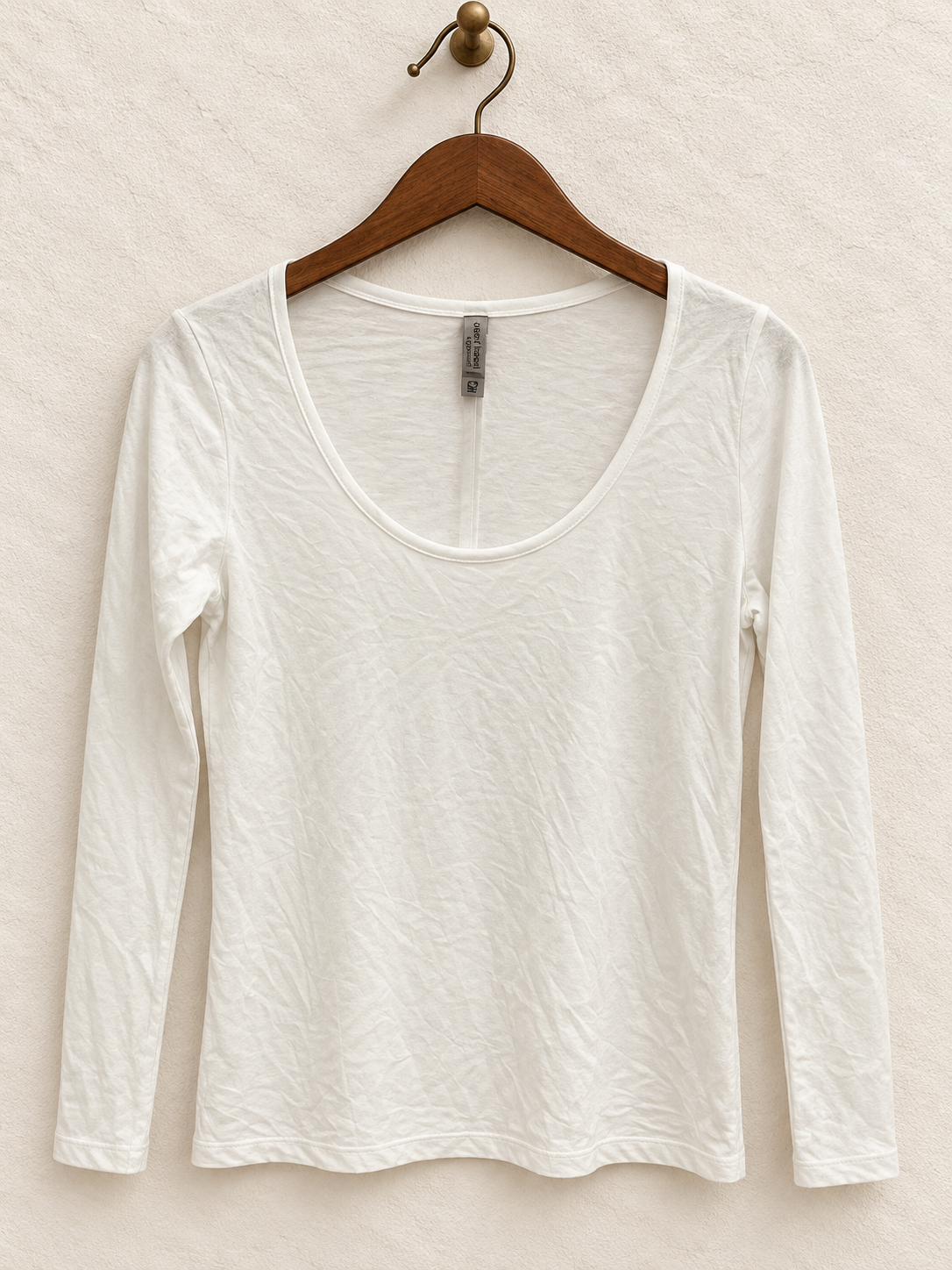 Platinum Delta Apparel Women's White Scoop Neck Long Sleeve T-Shirt Size - L