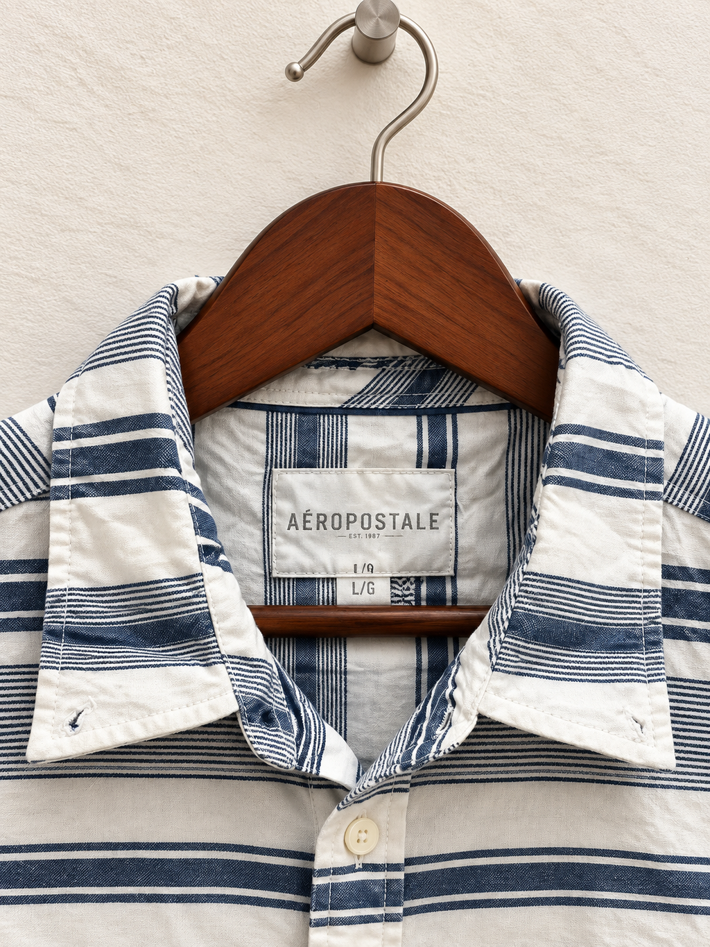 Aéropostale Men's Blue & White Striped Short Sleeve Button-Down Shirt  Size - L