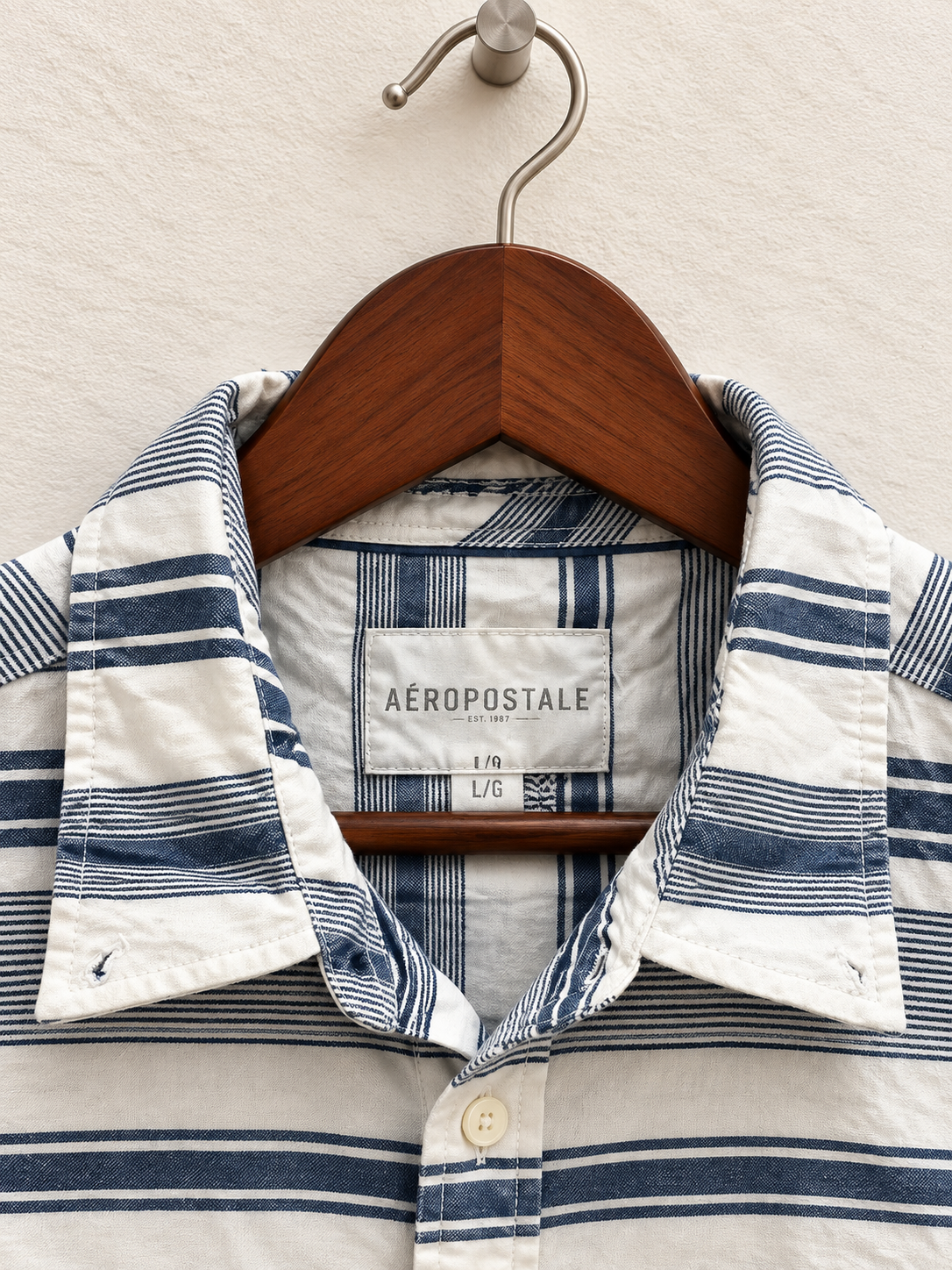 Aéropostale Men's Blue & White Striped Short Sleeve Button-Down Shirt  Size - L