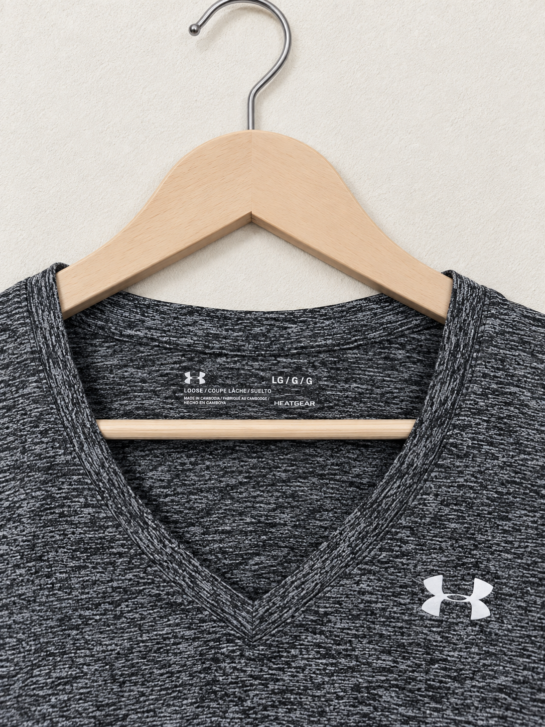 Under Armour HeatGear Loose Fit V-Neck Women’s Gym Tee Size - L