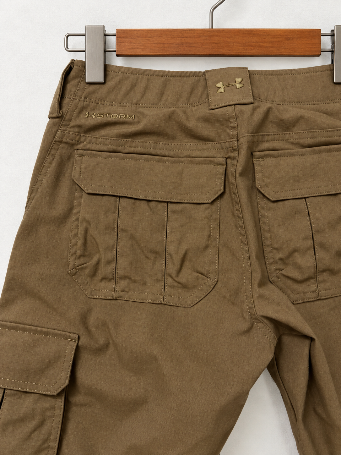 Under Armour Women's Cargo Pants (Size 6)