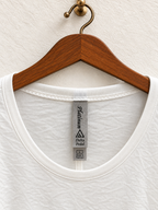 Platinum Delta Apparel Women's White Scoop Neck Long Sleeve T-Shirt Size - L