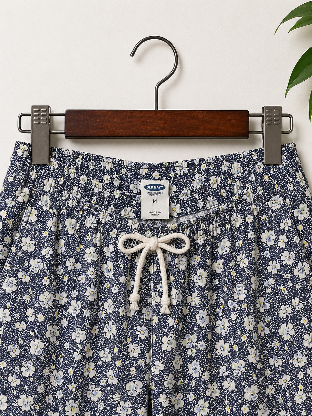 Old Navy Floral Print Women Trouser Size - M