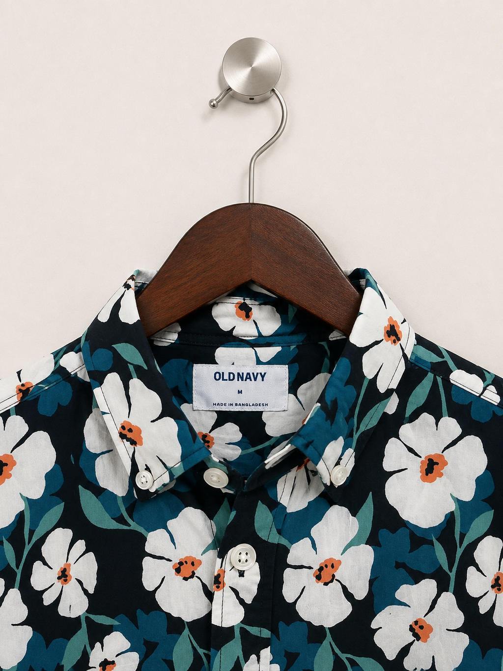 Old Navy Men's Short Sleeve Button-Down Shirt – Size M