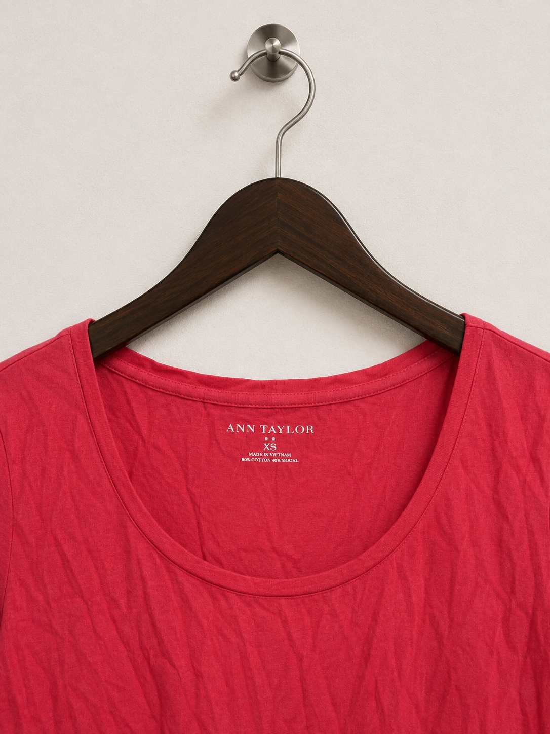 Ann Taylor Women's Bright Red Scoop Neck Short Sleeve Tee – Size XS