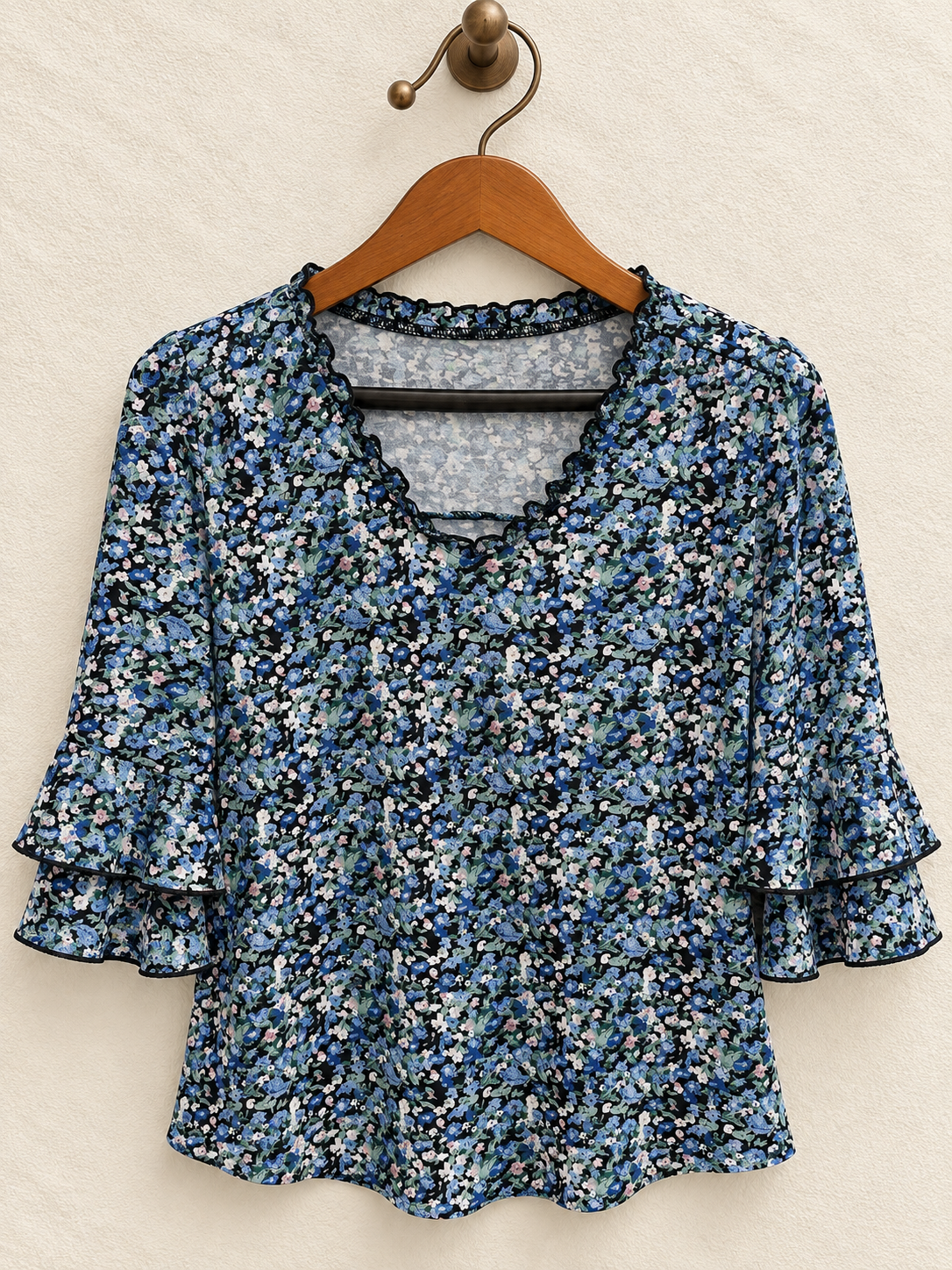 Women's Blue Floral Ditsy Print Scalloped V-Neck Tiered Ruffle Sleeve Top