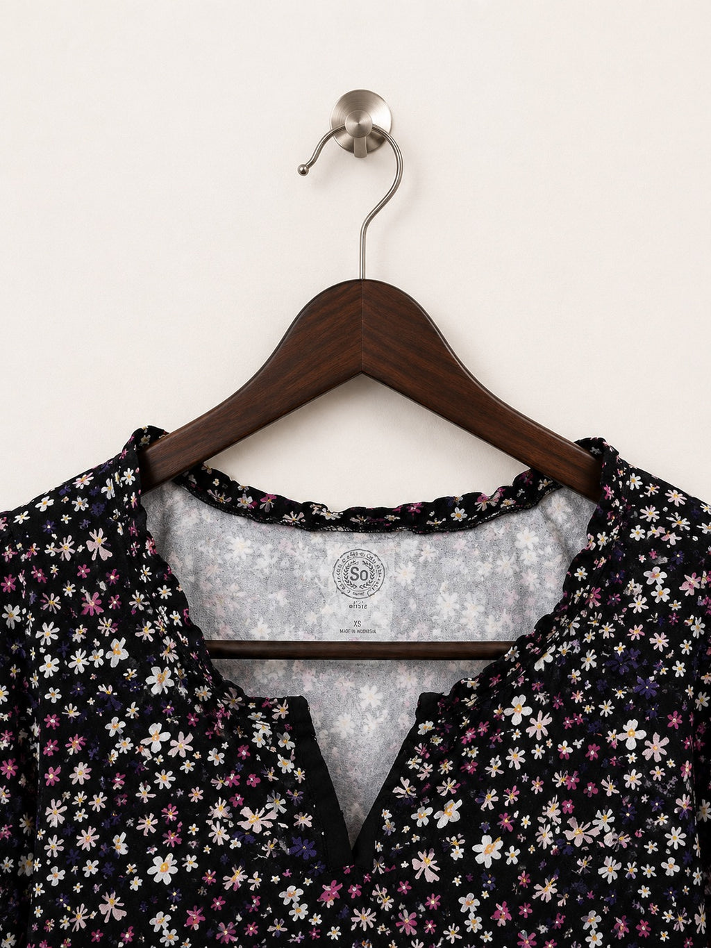 SO Women's Floral Long Sleeve Lettuce Trim Top – Size XS