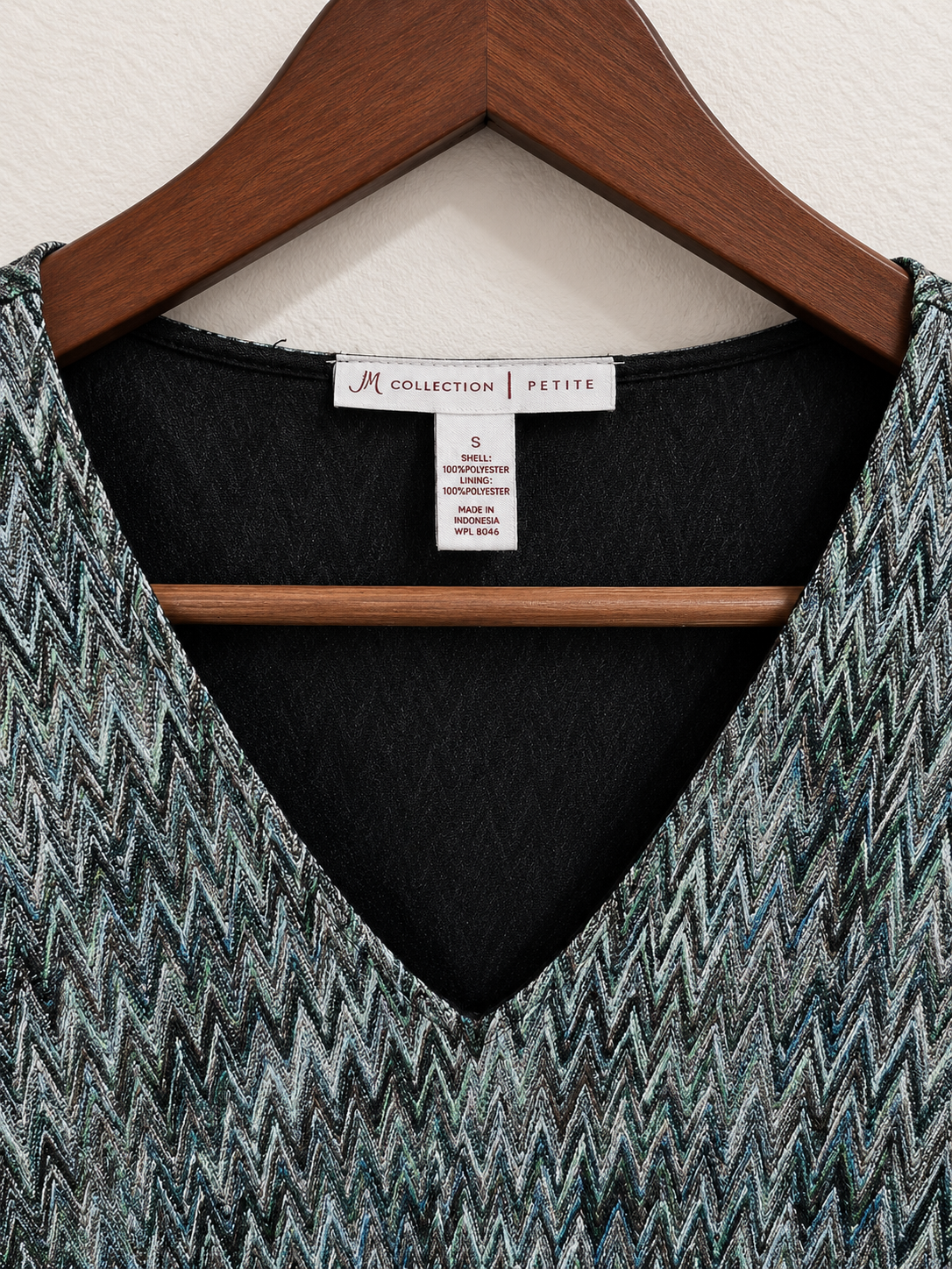 JM Collection Petite Women's Metallic Chevron V-Neck Top