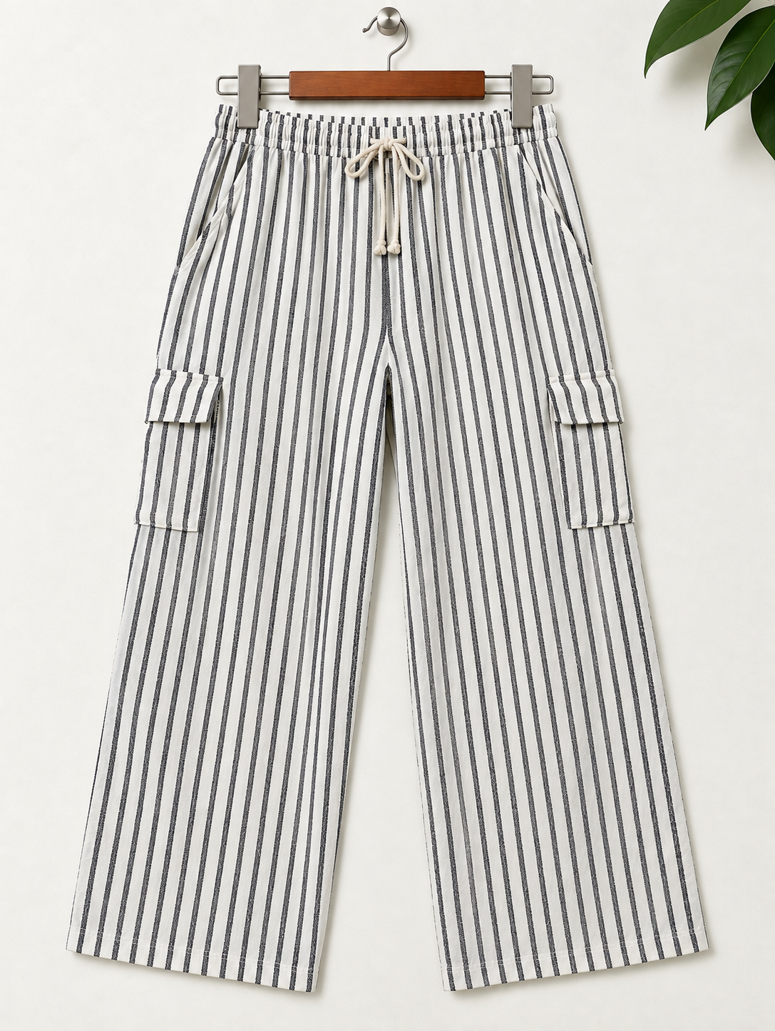 No Boundaries Elastic Waist Cargo Style Trouser Size - XL