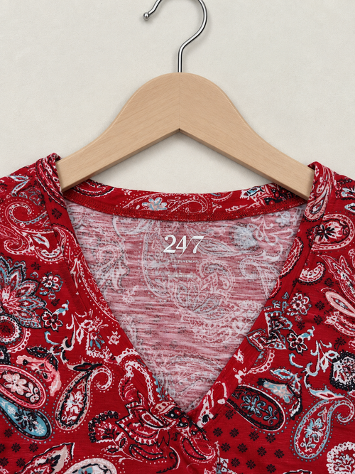 24/7 Red Sleeveless V-Neck Casual Top Size -L